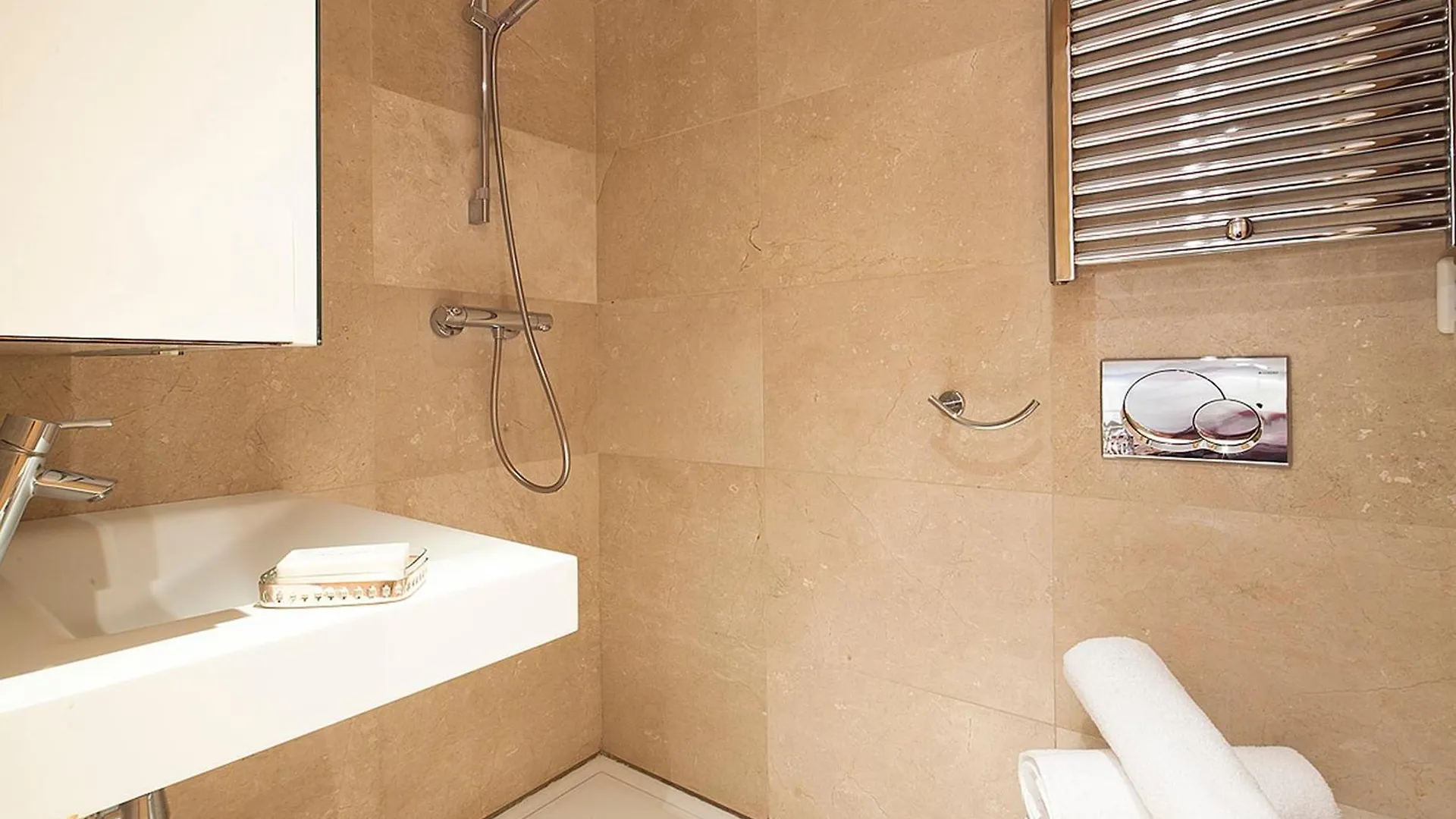 ברצלונה My Space Emirates - Splendid Apartment With Terrace And Pool Near Park Gueell