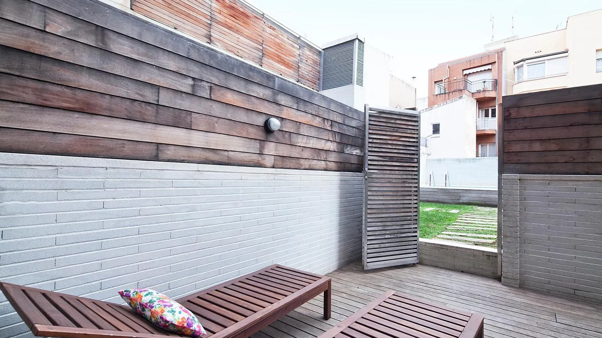 My Space Emirates - Splendid Apartment With Terrace And Pool Near Park Gueell Barcelona Espanha