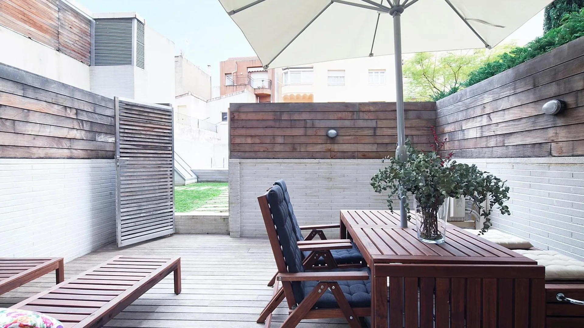 My Space Emirates - Splendid Apartment With Terrace And Pool Near Park Gueell Barcelona 0*,  Espanha