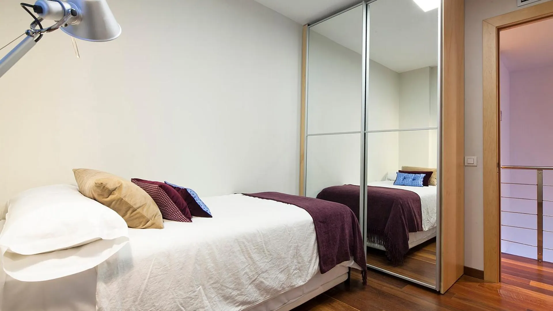My Space Emirates - Splendid Apartment With Terrace And Pool Near Park Gueell Barcelona Espanha