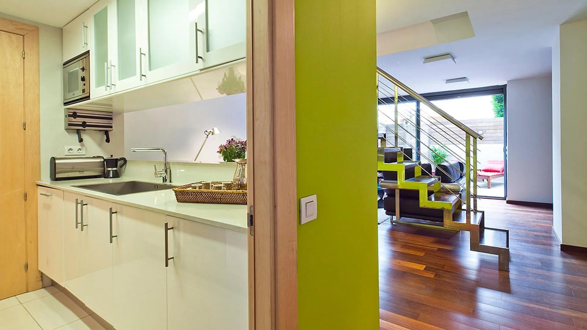 My Space Emirates - Splendid Apartment With Terrace And Pool Near Park Gueell Barcelona