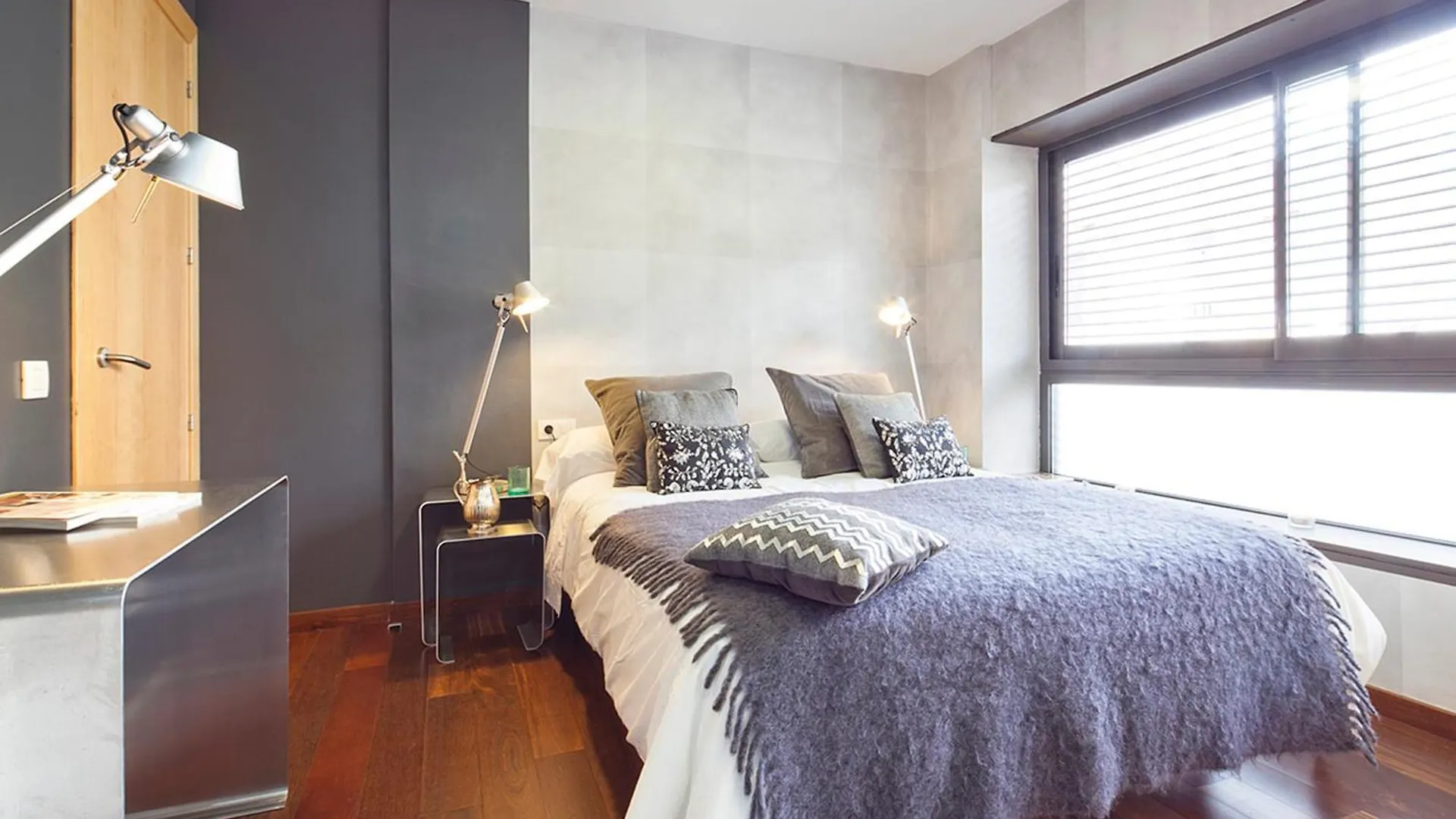 My Space Emirates - Splendid Apartment With Terrace And Pool Near Park Gueell Barcelona