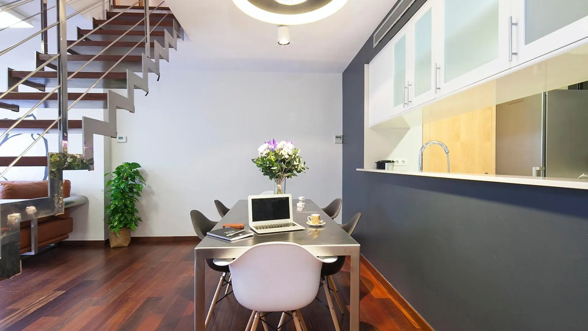 My Space Emirates - Splendid Apartment With Terrace And Pool Near Park Gueell Barcelona Espanha