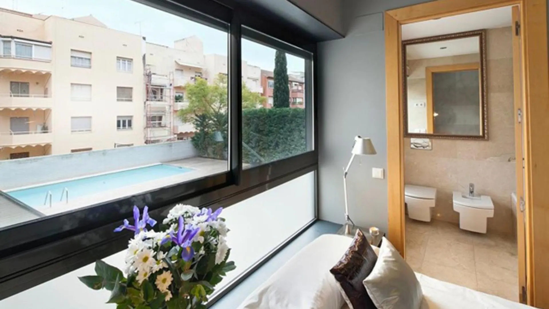My Space Emirates - Splendid Apartment With Terrace And Pool Near Park Gueell Barcelona