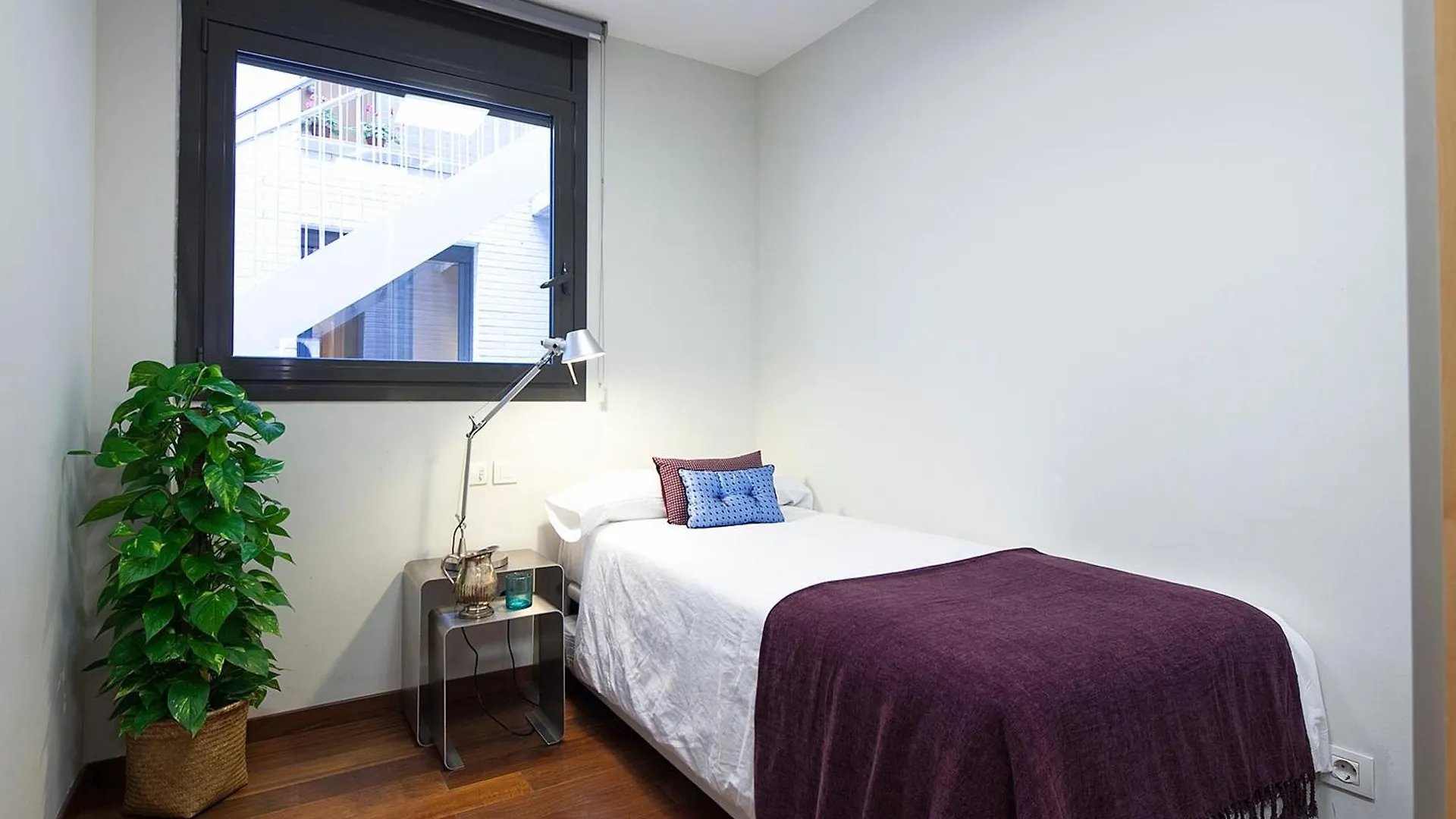 My Space Emirates - Splendid Apartment With Terrace And Pool Near Park Gueell Barcelona Espanha