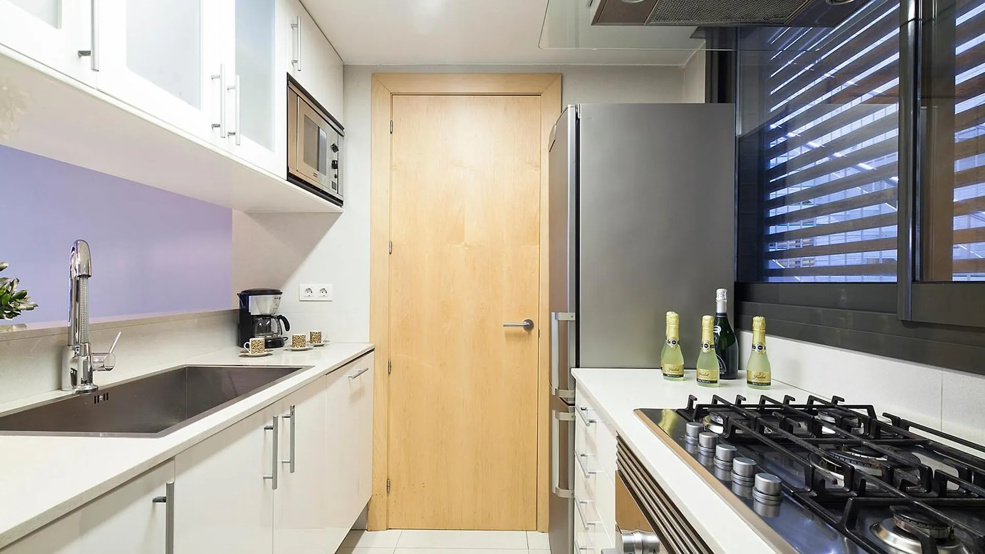 My Space Emirates - Splendid Apartment With Terrace And Pool Near Park Gueell Barcelona