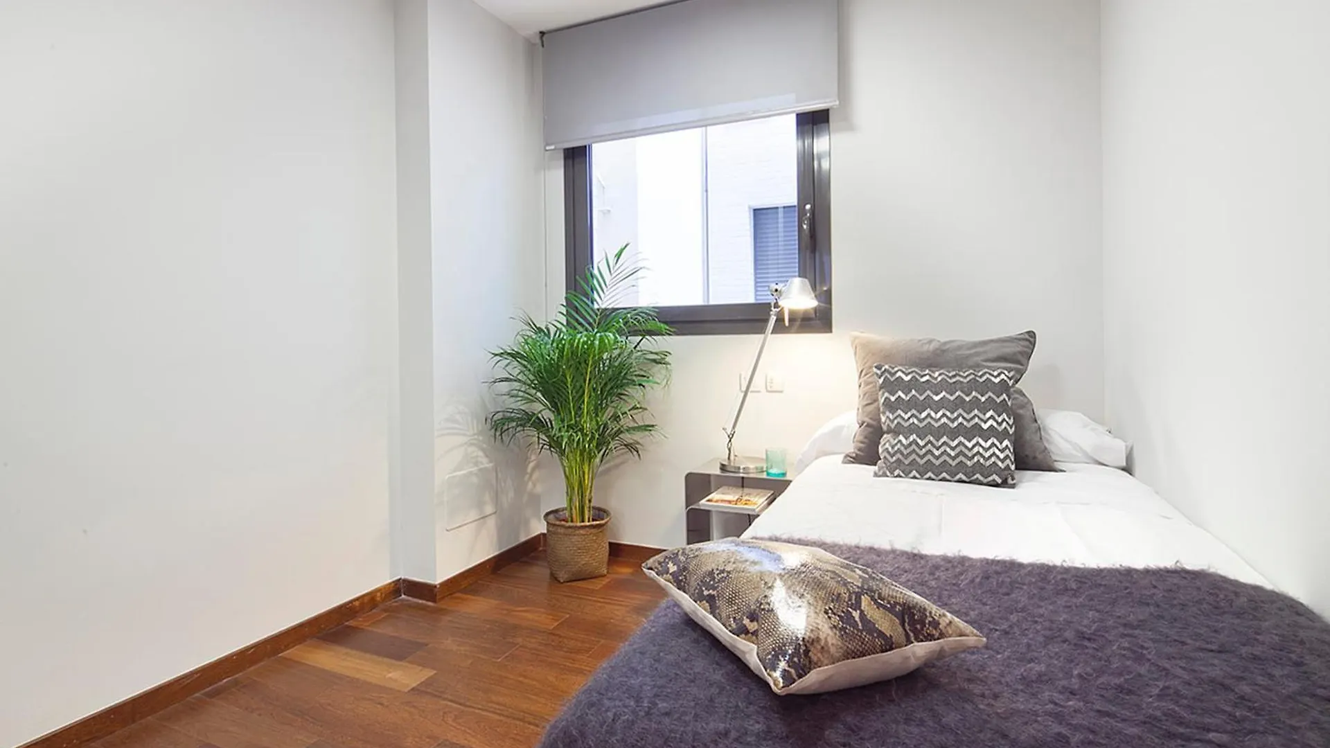 ברצלונה My Space Emirates - Splendid Apartment With Terrace And Pool Near Park Gueell