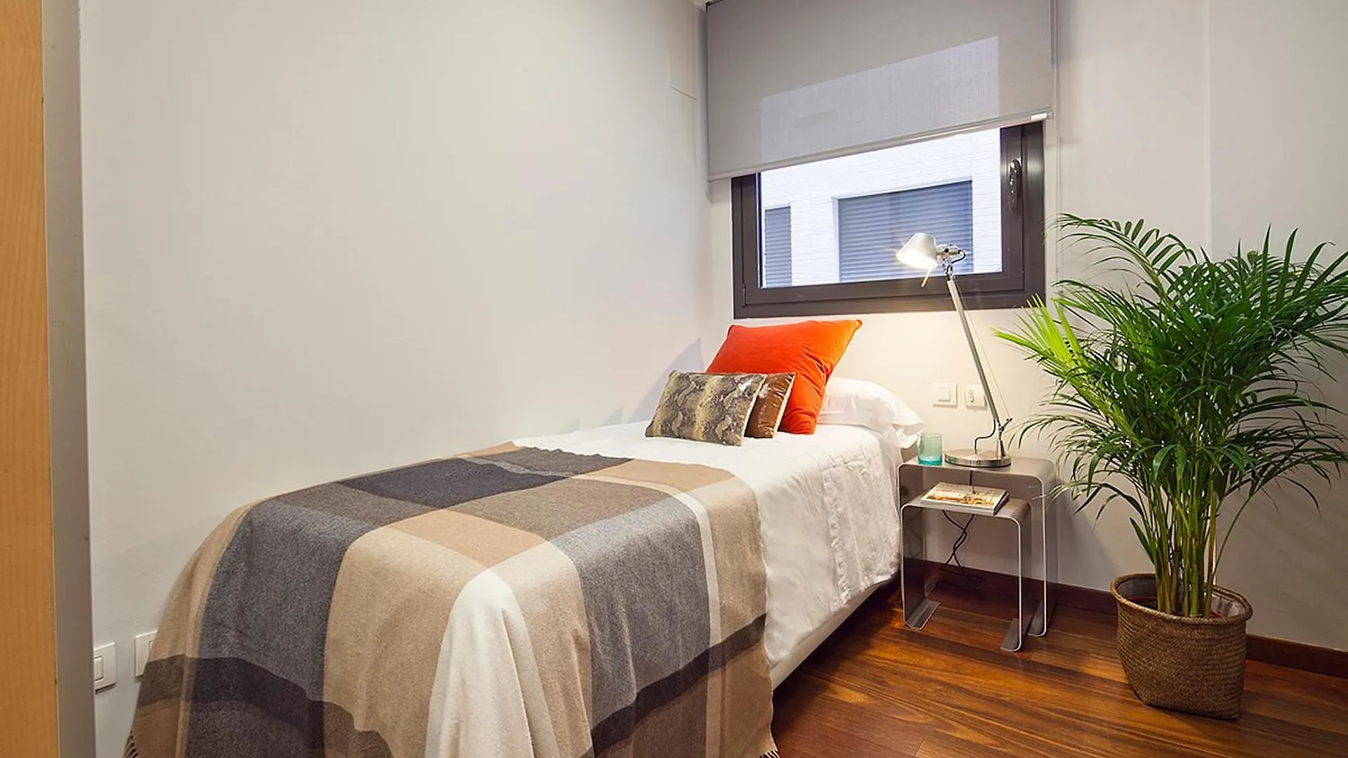 ברצלונה My Space Emirates - Splendid Apartment With Terrace And Pool Near Park Gueell